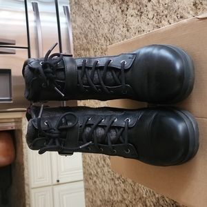 Uggs Kesey boots size 9